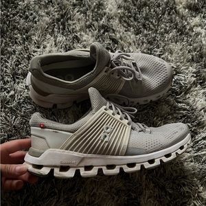 Womens sizs 7 on running sneakers